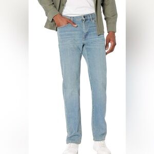 Amazon Essentials Mens Straight-Fit Stretch Jean Light Blue wash